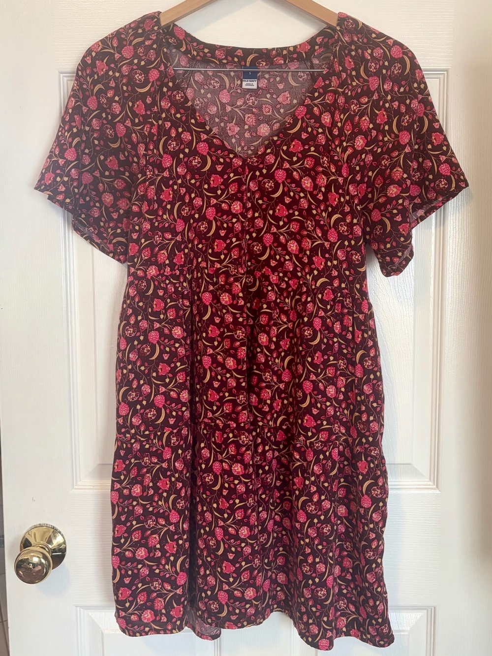 Old Navy Burgundy Floral Tiered Mini Dress Size Small V Neck Short Sleeve Maroon